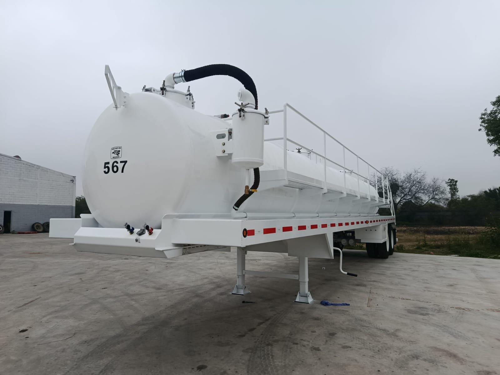 Iron Lite VACUUM TRAILER — BLANCO